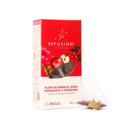 Caja roja de infusión sobre fondo blanco.