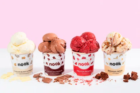 Cuatro vasos Nook con distintos sabores de helado.