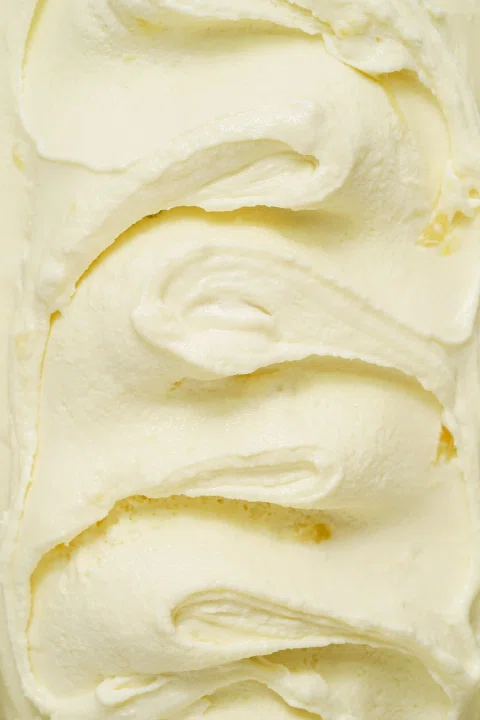 Detalle de helado blanco cremoso.