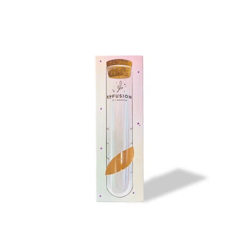Envase individual de infusión con tubo transparente.