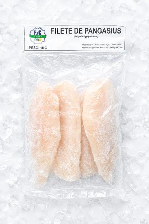 Filetes de pangasius en envase transparente.