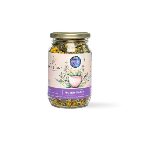 Frasco de mezcla herbal con etiqueta morada.