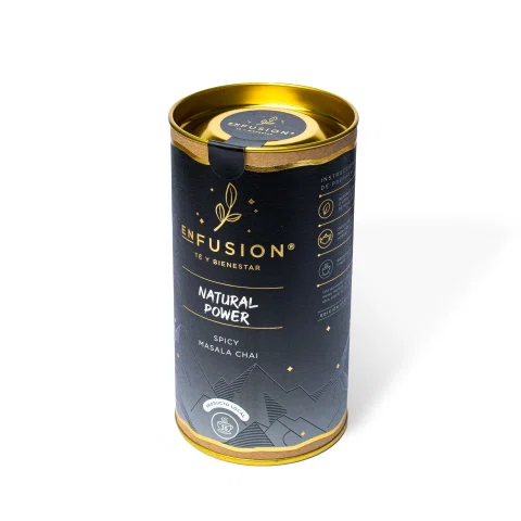 Lata negra de infusión herbal sobre fondo blanco.