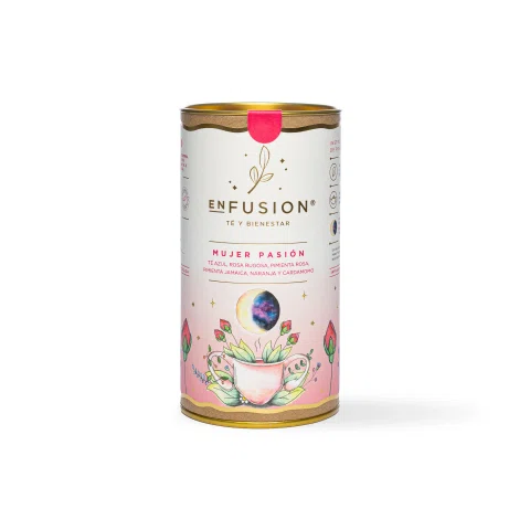 Lata rosada de infusión sobre fondo blanco.