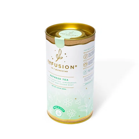 Lata verde clara de infusión sobre fondo blanco.