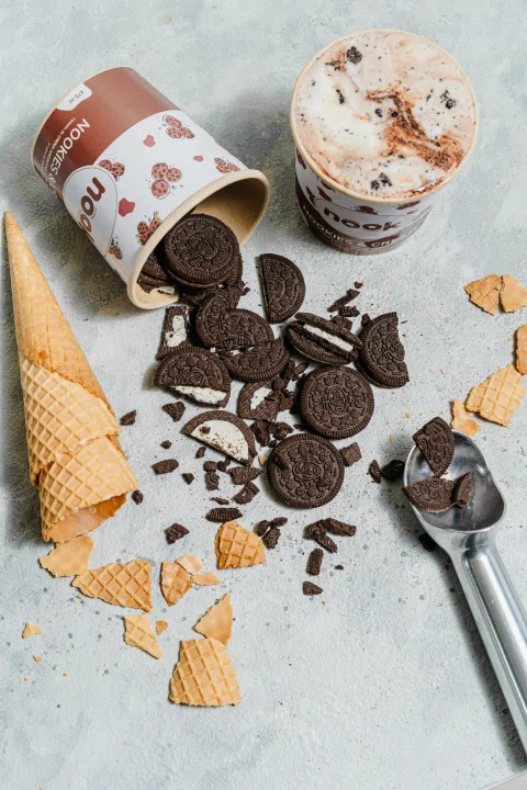 Potes Nook con galletas y trozos de chocolate.