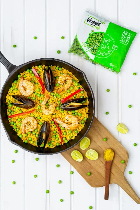 Sartén de vegetales con tomate y palta.